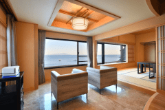 【5階】スイート「紫」・和室12畳+リビング