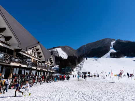 【公式最安値】ゲレンデ直結の遊ロードに徒歩3分⛄シンプル素泊まりプラン（朝食オプション有）