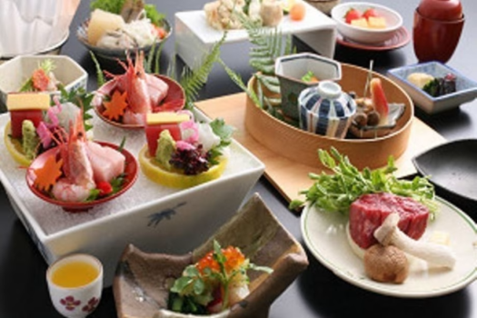 旬の食材を使ったミニ会席をご用意させて頂きます。
