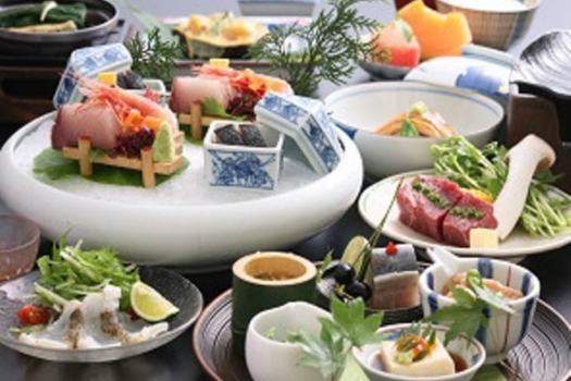 旬の食材をベースにした会席料理フルコース