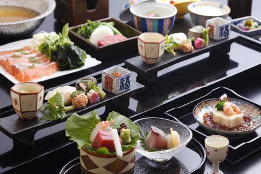旬の食材を使ったミニ会席をご用意させて頂きます。