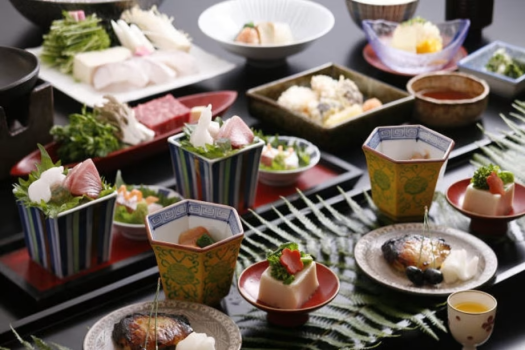 旬の食材をベースにした会席料理フルコース