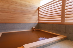 避开聚集 安心享受包租式展望露天浴池/金泉 尽量减少与人接触 彻底预防传染 提供客房用餐