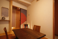 Adult's secret base: 21 square meters