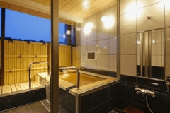 This room has an advanced open-air bath at dusk.