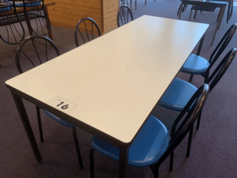 テーブル席（６名掛け）