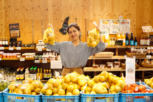 【福良マルシェ】島の農水産物や加工品などが充実（徒歩2分）