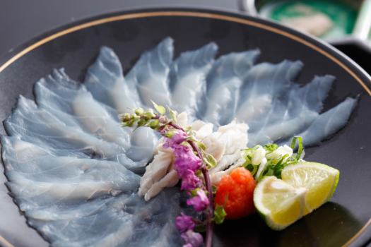 薄くともしっかりとした食感が魅力の淡路島3年とらふぐのてっさ（イメージ）