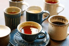 【フリーラウンジ】淡路島の窯元“樂久登窯”のカップでティータイムをお愉しみください