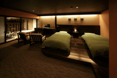 露天付客室【月明かり】２名様専用プチスイート。和モダンな雰囲気が人気（禁煙）