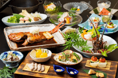 【エビ派】人気の伊豆会席膳に加え、伊勢海老のお造りをご用意