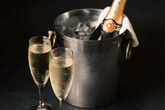 【記念日】特別な日にスパークリングワインを。お誕生日や結婚記念日など大切に日にご利用いただいております。