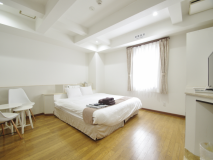 大きなベッドでのんびり！デラックス　キングルーム　禁煙