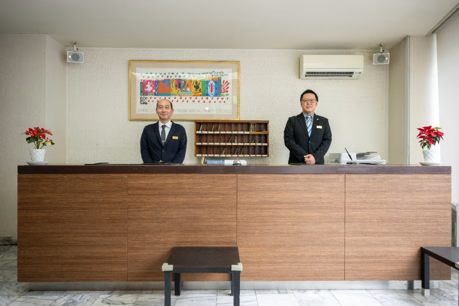午前0時~午前6時の間は休憩時間となりますが、スタッフが常駐しております。
緊急のご用の際にはお声をおかけください。 午前0時~午前6時の間は休憩時間となりますが、スタッフが常駐しております。
緊急のご用の際にはお声をおかけください。