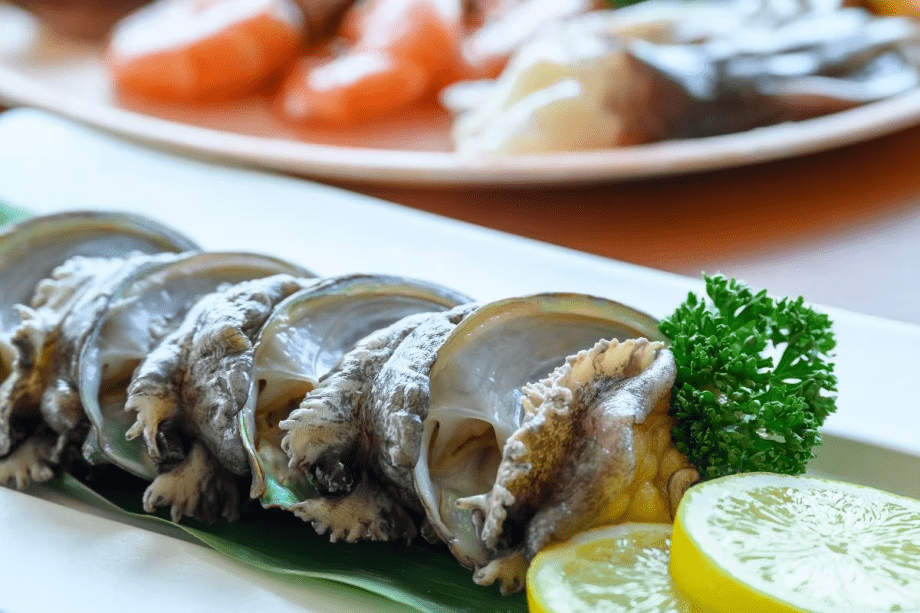 鮑が付いた豪華なエグゼディナー「夕映え‐YUBAE」