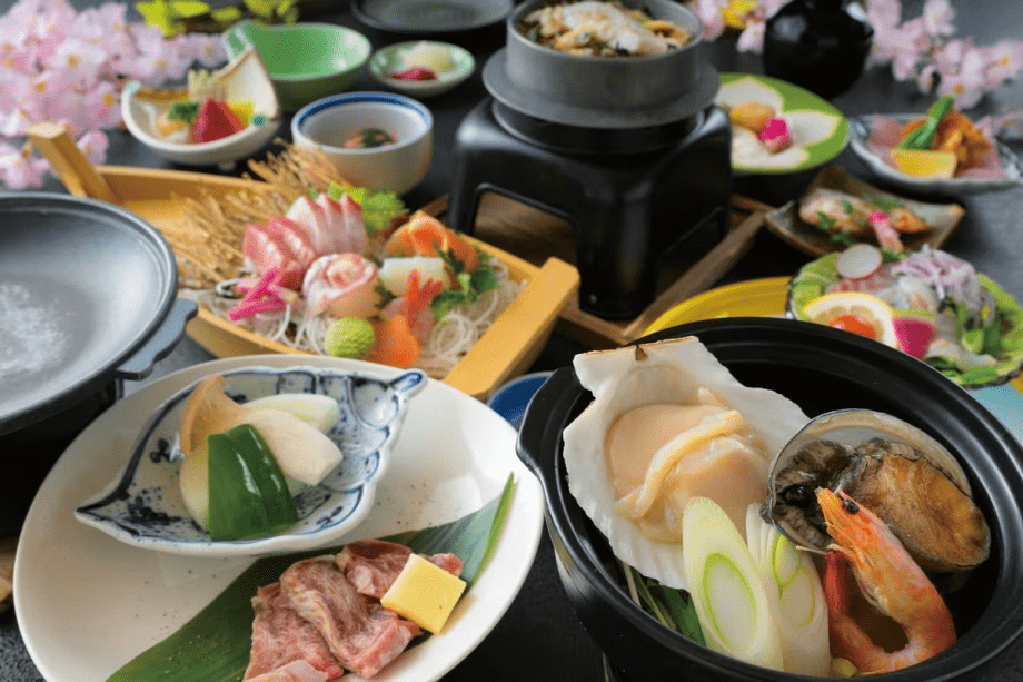 真鯛や鮑、帆立、桜海老など、旬を映す【春海会席】