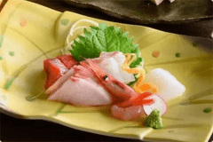 新鮮なお造りは鷹巣荘自慢の一品です