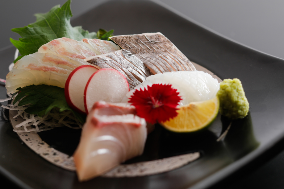 【季節だより】四季折々の旬菜を盛り込んだ季替り膳※シーズンにより内容が異なります(イメージ) 【季節だより】四季折々の旬菜を盛り込んだ季替り膳※シーズンにより内容が異なります(イメージ)