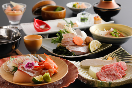 【四季の逸品会席】旬の食材を散りばめた島の逸品会席※シーズンにより内容が異なります（イメージ）