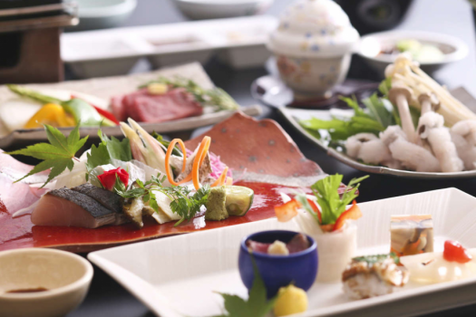 【バル淡道】淡路島の山海の恵みを盛り込んだ懐石料理。美味しいものをその場で調理します。（イメージ）