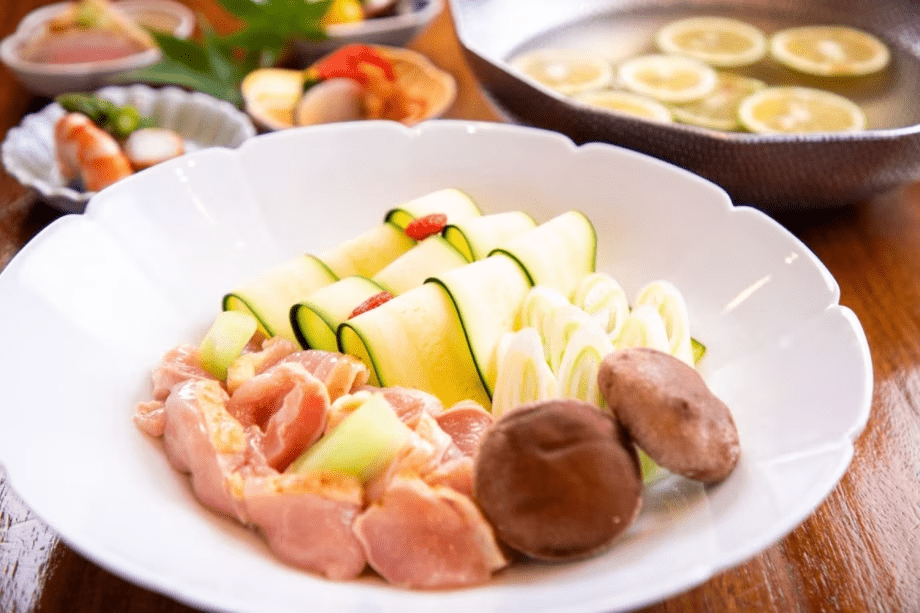 澄んだかぼす出汁で味わう、豊後地鶏しゃぶしゃぶ会席