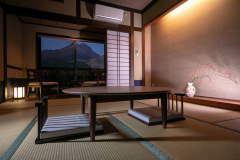 【由布岳側客室】刻々と変わりゆく由布岳を眺める 【由布岳側客室】刻々と変わりゆく由布岳を眺める