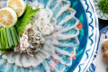 【夕食一例】透き通るように薄く引かれたふぐの身 【夕食一例】透き通るように薄く引かれたふぐの身