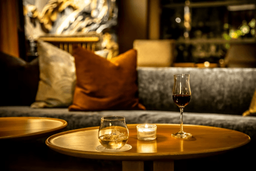 ウェルカムラウンジのディジェスティフサービス（グラッパ・ウィスキー・ワインなど／21時～23時）