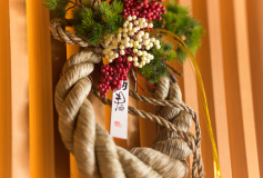 夕食時に京都の地酒「伊根満開」赤い祝酒付（イメージ）