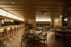 ダイニング「清水茶寮」のメインダイニングエリア