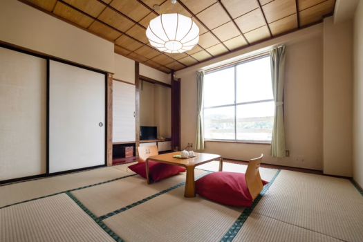 ８畳で眺望の良い和室です。