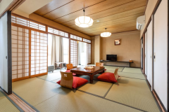 8畳+12畳(20畳)広縁付き、2間続きのゆったりくつろげる和室です。 8畳+12畳(20畳)広縁付き、2間続きのゆったりくつろげる和室です。