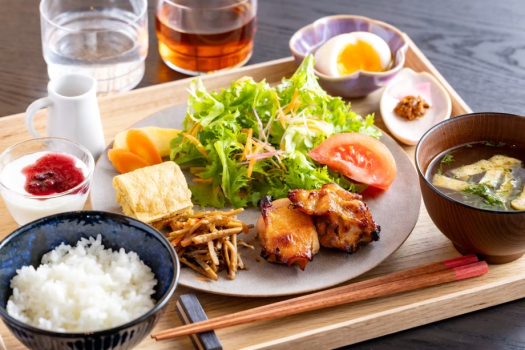 【1泊朝食】夜は自由に、朝は元気に里山朝食【ゆるんで、ととのい、のんで、つまんで 】