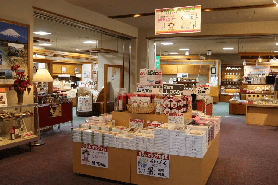 【売店】秋田の特産品など、多数のお土産を取り揃えております。
