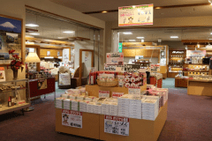 【売店】秋田の特産品など、多数のお土産を取り揃えております。