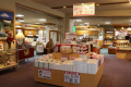 【売店】秋田の特産品など、多数のお土産を取り揃えております。