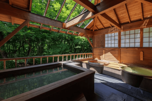 【夏の大浴場露天風呂】天気の良い日の温泉は気持ちが良いです