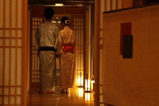 和の趣。館内をふたりでめぐるのもおススメです