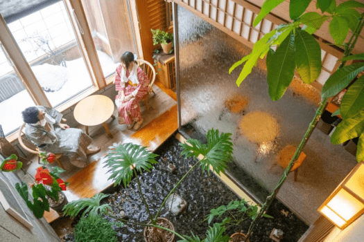 【水辺のラウンジ】開放感のある空間で過ごす快適な時間