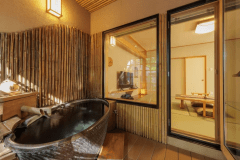 【特別室】112号室　くまざさ　陶器露天風呂楕円形です