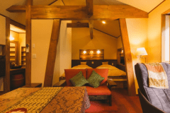 【だんぶり長者203号室】洗面・マッサージチェア付。珈琲、紅茶と音楽でお寛ぎ下さいませ。