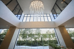 開放感あふれるロビーラウンジで、思い思いのひとときをお過ごしください