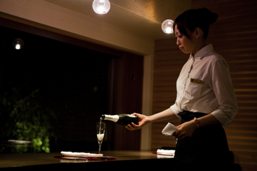 【メインダイニング 旬房「淡悦」】上質かつ、温かみのあるおもてなし。