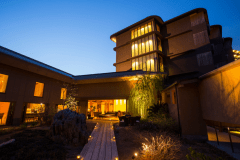 心地よい音・香り・そして光に包まれて…。“最高に贅沢な休日を”