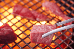 【淡路焼肉割烹「琥珀」】炭火の薫りとともに好みの焼き加減でいただく淡路牛の焼肉（イメージ）