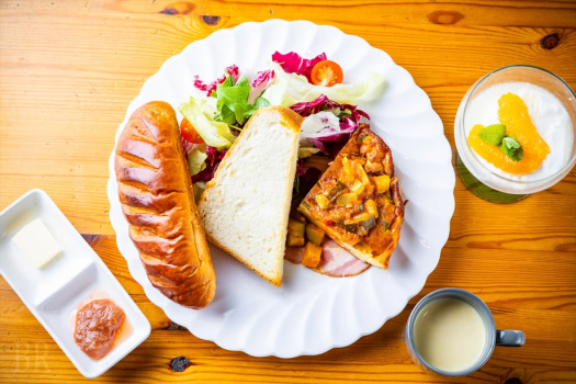 北杜の森で過ごす、愛犬との癒しのステイ～じゅわっと肉汁が広がる手作りハンバーグを堪能～【1泊2食付きプラン】