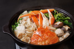 松葉ガニと大山鶏を使った贅沢鍋をご堪能あれ♪