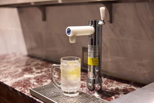 炭酸水をご自由にお飲みいただけます。