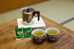 お部屋にお茶をご準備しております。