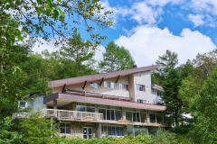 ◆白樺林とホタルが舞う小川に囲まれた一軒宿◆